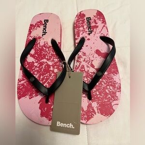 KIDS BENCH FLIP FLOPS EXTRA LARGE 5/6 BNWT